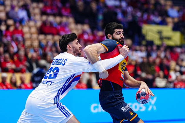 Ludovic Fabregas (Frankreich, 23), Imanol Garciandia (Spanien, 18) DEN, Spanien vs. Frankreich, Handball, EHF Europameisterschaft 2026, Hauptrunde, Spieltag 3, 26.01.2026 DEN, Spanien vs. Frankreich, Handball, EHF Europameisterschaft 2026, Hauptrunde, Spieltag 3, 26.01.2026 Herning Copyright: xEibner-Pressefoto MarcelxvonxFehrnx EP_MFN