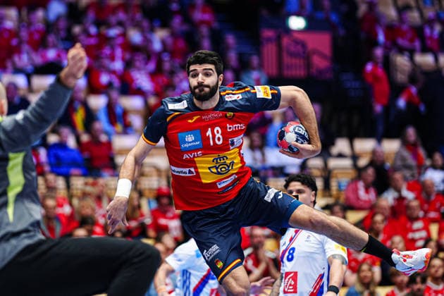 Wurf Tor Imanol Garciandia (Spanien, 18) DEN, Spanien vs. Frankreich, Handball, EHF Europameisterschaft 2026, Hauptrunde, Spieltag 3, 26.01.2026 DEN, Spanien vs. Frankreich, Handball, EHF Europameisterschaft 2026, Hauptrunde, Spieltag 3, 26.01.2026 Herning Copyright: xEibner-Pressefoto MarcelxvonxFehrnx EP_MFN