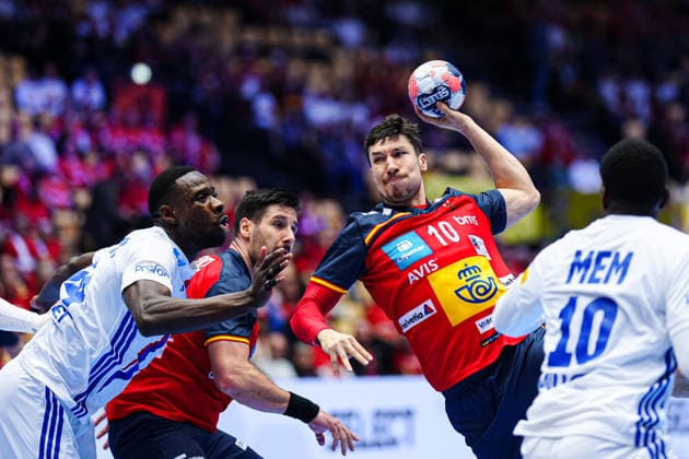 Wurf Tor Alex Dujshebaev (Spanien, 10) DEN, Spanien vs. Frankreich, Handball, EHF Europameisterschaft 2026, Hauptrunde, Spieltag 3, 26.01.2026 DEN, Spanien vs. Frankreich, Handball, EHF Europameisterschaft 2026, Hauptrunde, Spieltag 3, 26.01.2026 Herning Copyright: xEibner-Pressefoto MarcelxvonxFehrnx EP_MFN