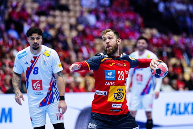 7 Meter Wurf Tor Aleix Gomez (Spanien, 28) DEN, Spanien vs. Frankreich, Handball, EHF Europameisterschaft 2026, Hauptrunde, Spieltag 3, 26.01.2026 DEN, Spanien vs. Frankreich, Handball, EHF Europameisterschaft 2026, Hauptrunde, Spieltag 3, 26.01.2026 Herning Copyright: xEibner-Pressefoto MarcelxvonxFehrnx EP_MFN