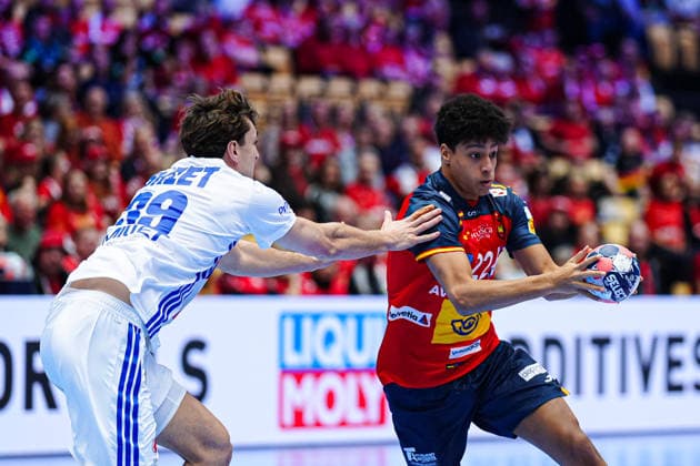 Thibaud Briet (Frankreich, 39), Marcos Fis (Spanien, 22) DEN, Spanien vs. Frankreich, Handball, EHF Europameisterschaft 2026, Hauptrunde, Spieltag 3, 26.01.2026 DEN, Spanien vs. Frankreich, Handball, EHF Europameisterschaft 2026, Hauptrunde, Spieltag 3, 26.01.2026 Herning Copyright: xEibner-Pressefoto MarcelxvonxFehrnx EP_MFN