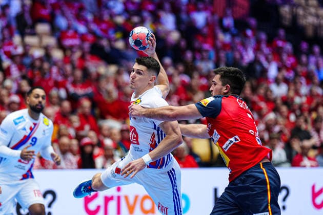 Wurf Tor Aymeric Minne (Frankreich, 04) DEN, Spanien vs. Frankreich, Handball, EHF Europameisterschaft 2026, Hauptrunde, Spieltag 3, 26.01.2026 DEN, Spanien vs. Frankreich, Handball, EHF Europameisterschaft 2026, Hauptrunde, Spieltag 3, 26.01.2026 Herning Copyright: xEibner-Pressefoto MarcelxvonxFehrnx EP_MFN
