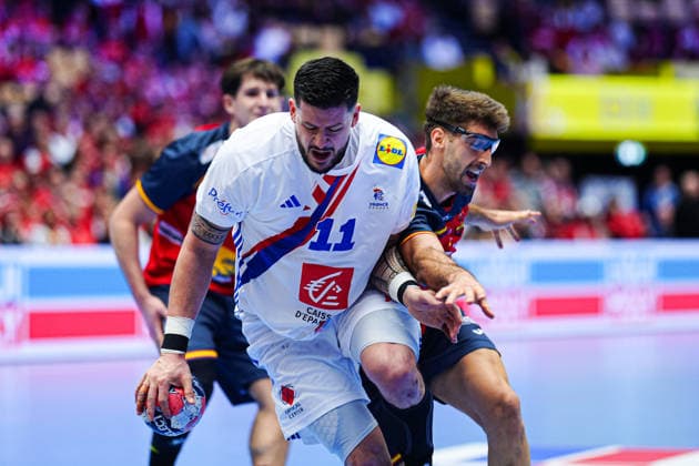 Nicolas Tournat (Frankreich, 11), Antonio Serradilla (Spanien, 05) DEN, Spanien vs. Frankreich, Handball, EHF Europameisterschaft 2026, Hauptrunde, Spieltag 3, 26.01.2026 DEN, Spanien vs. Frankreich, Handball, EHF Europameisterschaft 2026, Hauptrunde, Spieltag 3, 26.01.2026 Herning Copyright: xEibner-Pressefoto MarcelxvonxFehrnx EP_MFN