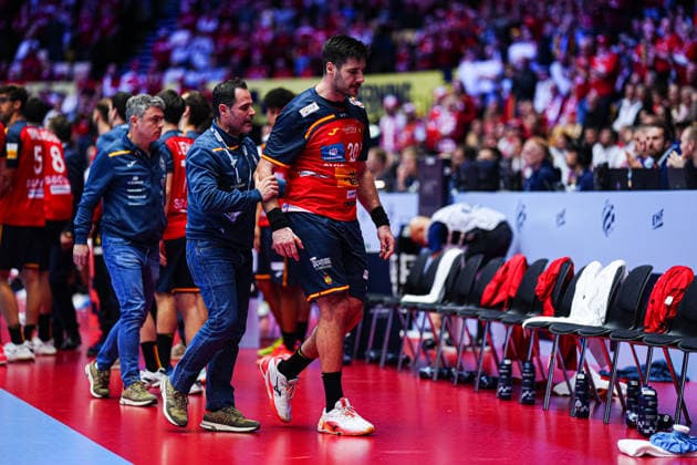 Verletzung Abel Serdio (Spanien, 20) DEN, Spanien vs. Frankreich, Handball, EHF Europameisterschaft 2026, Hauptrunde, Spieltag 3, 26.01.2026 DEN, Spanien vs. Frankreich, Handball, EHF Europameisterschaft 2026, Hauptrunde, Spieltag 3, 26.01.2026 Herning Copyright: xEibner-Pressefoto MarcelxvonxFehrnx EP_MFN