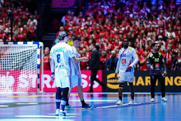 Frankreich enttaeuscht enttaeuschung nach Niederlage DEN, Spanien vs. Frankreich, Handball, EHF Europameisterschaft 2026, Hauptrunde, Spieltag 3, 26.01.2026 DEN, Spanien vs. Frankreich, Handball, EHF Europameisterschaft 2026, Hauptrunde, Spieltag 3, 26.01.2026 Herning Copyright: xEibner-Pressefoto MarcelxvonxFehrnx EP_MFN