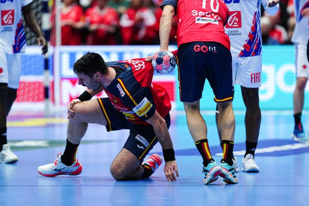 Verletzung Abel Serdio (Spanien, 20) DEN, Spanien vs. Frankreich, Handball, EHF Europameisterschaft 2026, Hauptrunde, Spieltag 3, 26.01.2026 DEN, Spanien vs. Frankreich, Handball, EHF Europameisterschaft 2026, Hauptrunde, Spieltag 3, 26.01.2026 Herning Copyright: xEibner-Pressefoto MarcelxvonxFehrnx EP_MFN