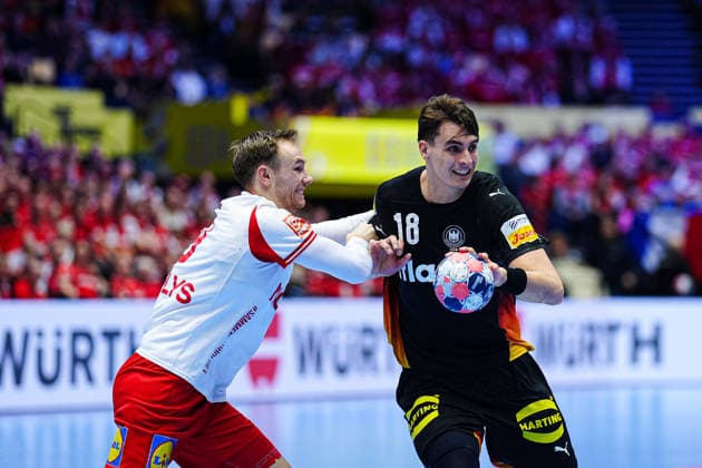 Mathias Gidsel (Daenemark, 19), Julian Koester (Deutschland, 18) DEN, Deutschland vs. Daenemark, Handball, EHF Europameisterschaft 2026, Hauptrunde, Spieltag 3, 26.01.2026 DEN, Deutschland vs. Daenemark, Handball, EHF Europameisterschaft 2026, Hauptrunde, Spieltag 3, 26.01.2026 Herning Copyright: xEibner-Pressefoto MarcelxvonxFehrnx EP_MFN