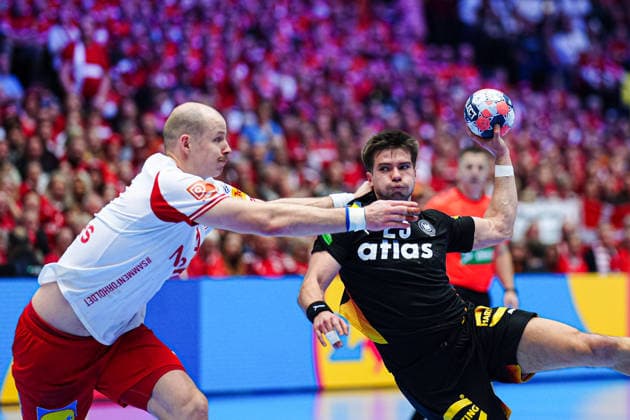 Simon Hald (Daenemark, 34), Renars Uscins (Deutschland, 23) DEN, Deutschland vs. Daenemark, Handball, EHF Europameisterschaft 2026, Hauptrunde, Spieltag 3, 26.01.2026 DEN, Deutschland vs. Daenemark, Handball, EHF Europameisterschaft 2026, Hauptrunde, Spieltag 3, 26.01.2026 Herning Copyright: xEibner-Pressefoto MarcelxvonxFehrnx EP_MFN