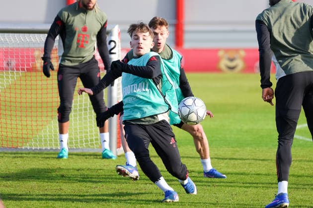 Lennart Karl (FC Bayern Muenchen, 42) mit Ball, GER, Abschlusstraining, FC Bayern Muenchen, Fussball, UEFA Champions League, Liga-Phase, 8. Spieltag, Saison 2025 2026, 27.01.2026, GER, Abschlusstraining, FC Bayern Muenchen, Fussball, UEFA Champions League, Liga-Phase, 8. Spieltag, Saison 2025 2026, 27.01.2026 Muenchen Copyright: xEibner-Pressefoto JennixMaulx EP_JML