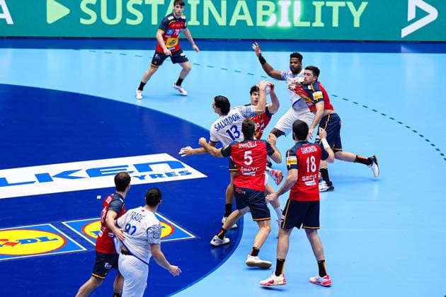 Wurf Tor Salvador Salvador (Portugal, 13) DEN, Spanien vs. Portugal, Handball, EHF Europameisterschaft 2026, Hauptrunde, Spieltag 4, 28.01.2026 DEN, Spanien vs. Portugal, Handball, EHF Europameisterschaft 2026, Hauptrunde, Spieltag 4, 28.01.2026 Herning Copyright: xEibner-Pressefoto MarcelxvonxFehrnx EP_MFN