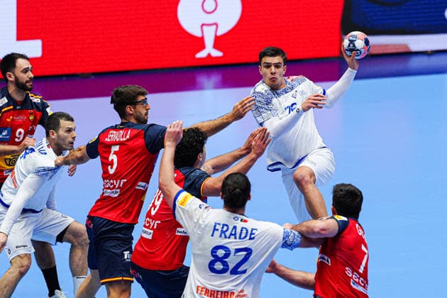 Antonio Serradilla (Spanien, 05), Javier Rodriguez (Spanien, 99), Francisco Costa (Portugal, 26) DEN, Spanien vs. Portugal, Handball, EHF Europameisterschaft 2026, Hauptrunde, Spieltag 4, 28.01.2026 DEN, Spanien vs. Portugal, Handball, EHF Europameisterschaft 2026, Hauptrunde, Spieltag 4, 28.01.2026 Herning Copyright: xEibner-Pressefoto MarcelxvonxFehrnx EP_MFN