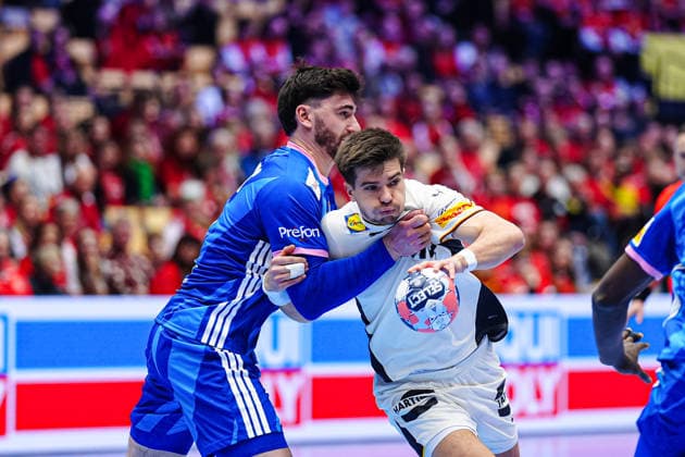 Ludovic Fabregas (Frankreich, 23), Renars Uscins (Deutschland, 23) DEN, Deutschland vs. Frankreich, Handball, EHF Europameisterschaft 2026, Hauptrunde, Spieltag 4, 28.01.2026 DEN, Deutschland vs. Frankreich, Handball, EHF Europameisterschaft 2026, Hauptrunde, Spieltag 4, 28.01.2026 Herning Copyright: xEibner-Pressefoto MarcelxvonxFehrnx EP_MFN