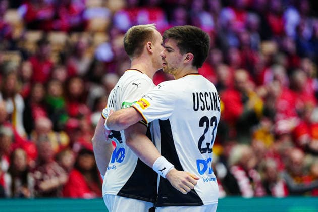 Justus Fischer (Deutschland, 54), Renars Uscins (Deutschland, 23) DEN, Deutschland vs. Frankreich, Handball, EHF Europameisterschaft 2026, Hauptrunde, Spieltag 4, 28.01.2026 DEN, Deutschland vs. Frankreich, Handball, EHF Europameisterschaft 2026, Hauptrunde, Spieltag 4, 28.01.2026 Herning Copyright: xEibner-Pressefoto MarcelxvonxFehrnx EP_MFN