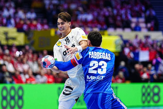 Julian Koester (Deutschland, 18), Ludovic Fabregas (Frankreich, 23) DEN, Deutschland vs. Frankreich, Handball, EHF Europameisterschaft 2026, Hauptrunde, Spieltag 4, 28.01.2026 DEN, Deutschland vs. Frankreich, Handball, EHF Europameisterschaft 2026, Hauptrunde, Spieltag 4, 28.01.2026 Herning Copyright: xEibner-Pressefoto MarcelxvonxFehrnx EP_MFN