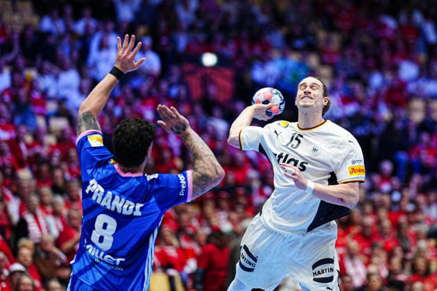 Wurf Tor Juri Knorr (Deutschland, 15) DEN, Deutschland vs. Frankreich, Handball, EHF Europameisterschaft 2026, Hauptrunde, Spieltag 4, 28.01.2026 DEN, Deutschland vs. Frankreich, Handball, EHF Europameisterschaft 2026, Hauptrunde, Spieltag 4, 28.01.2026 Herning Copyright: xEibner-Pressefoto MarcelxvonxFehrnx EP_MFN