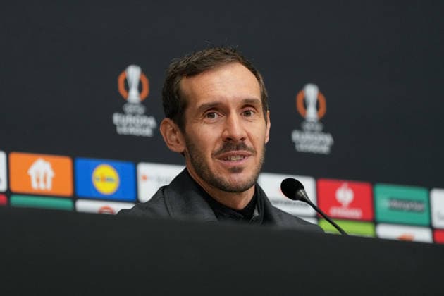 Julian Schuster (SC Freiburg, Trainer) , Frankreich, Fussball, UEFA Europa League, 8.Spieltag, Ligaphase, 2025 2026, OSC Lille vs. SC Freiburg, 28.01.2026, Pressekonferenz des SC Freiburg vor dem letzten Europa League Spiel in der Ligaphase, Pressegespräch, Stade Pierre-Mauroy, Lille, Frankreich, Pressekonferenz des SC Freiburg vor dem letzten Europa League Spiel in der Ligaphase, Pressegespräch Lille Stade Pierre-Mauroy DÃ partements Nord, Hauts-de-Fra Frankreich Copyright: xArnexAmbergx