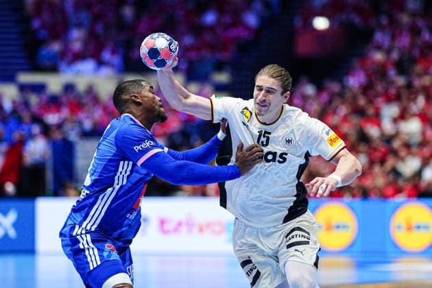 Dika Mem (Frankreich, 10), Juri Knorr (Deutschland, 15) DEN, Deutschland vs. Frankreich, Handball, EHF Europameisterschaft 2026, Hauptrunde, Spieltag 4, 28.01.2026 DEN, Deutschland vs. Frankreich, Handball, EHF Europameisterschaft 2026, Hauptrunde, Spieltag 4, 28.01.2026 Herning Copyright: xEibner-Pressefoto MarcelxvonxFehrnx EP_MFN