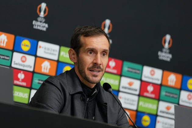 Julian Schuster (SC Freiburg, Trainer) , Frankreich, Fussball, UEFA Europa League, 8.Spieltag, Ligaphase, 2025 2026, OSC Lille vs. SC Freiburg, 28.01.2026, Pressekonferenz des SC Freiburg vor dem letzten Europa League Spiel in der Ligaphase, Pressegespräch, Stade Pierre-Mauroy, Lille, Frankreich, Pressekonferenz des SC Freiburg vor dem letzten Europa League Spiel in der Ligaphase, Pressegespräch Lille Stade Pierre-Mauroy DÃ partements Nord, Hauts-de-Fra Frankreich Copyright: xArnexAmbergx
