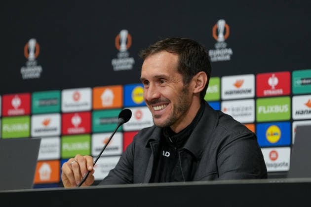 Julian Schuster (SC Freiburg, Trainer) , Frankreich, Fussball, UEFA Europa League, 8.Spieltag, Ligaphase, 2025 2026, OSC Lille vs. SC Freiburg, 28.01.2026, Pressekonferenz des SC Freiburg vor dem letzten Europa League Spiel in der Ligaphase, Pressegespräch, Stade Pierre-Mauroy, Lille, Frankreich, Pressekonferenz des SC Freiburg vor dem letzten Europa League Spiel in der Ligaphase, Pressegespräch Lille Stade Pierre-Mauroy DÃ partements Nord, Hauts-de-Fra Frankreich Copyright: xArnexAmbergx