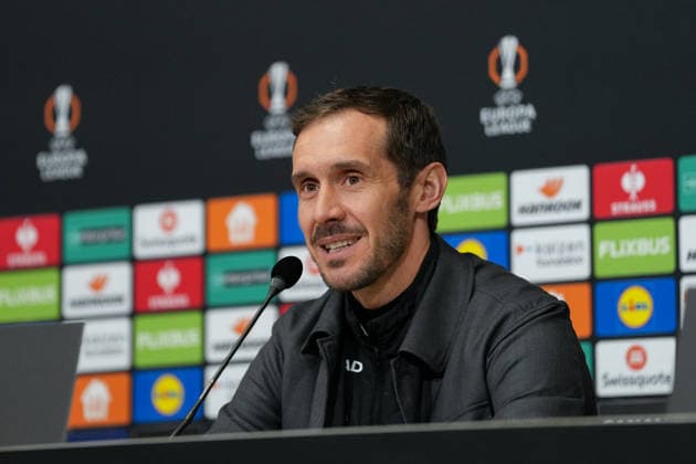 Julian Schuster (SC Freiburg, Trainer) , Frankreich, Fussball, UEFA Europa League, 8.Spieltag, Ligaphase, 2025 2026, OSC Lille vs. SC Freiburg, 28.01.2026, Pressekonferenz des SC Freiburg vor dem letzten Europa League Spiel in der Ligaphase, Pressegespräch, Stade Pierre-Mauroy, Lille, Frankreich, Pressekonferenz des SC Freiburg vor dem letzten Europa League Spiel in der Ligaphase, Pressegespräch Lille Stade Pierre-Mauroy DÃ partements Nord, Hauts-de-Fra Frankreich Copyright: xArnexAmbergx
