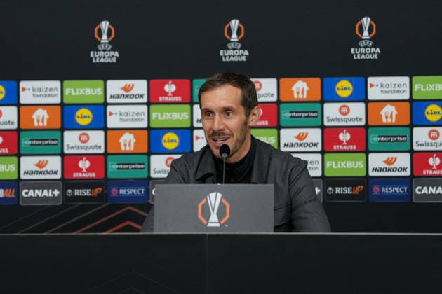 Julian Schuster (SC Freiburg, Trainer) , Frankreich, Fussball, UEFA Europa League, 8.Spieltag, Ligaphase, 2025 2026, OSC Lille vs. SC Freiburg, 28.01.2026, Pressekonferenz des SC Freiburg vor dem letzten Europa League Spiel in der Ligaphase, Pressegespräch, Stade Pierre-Mauroy, Lille, Frankreich, Pressekonferenz des SC Freiburg vor dem letzten Europa League Spiel in der Ligaphase, Pressegespräch Lille Stade Pierre-Mauroy DÃ partements Nord, Hauts-de-Fra Frankreich Copyright: xArnexAmbergx