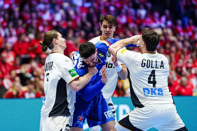 Juri Knorr (Deutschland, 15), Ludovic Fabregas (Frankreich, 23), Johannes Golla (Deutschland, 04) DEN, Deutschland vs. Frankreich, Handball, EHF Europameisterschaft 2026, Hauptrunde, Spieltag 4, 28.01.2026 DEN, Deutschland vs. Frankreich, Handball, EHF Europameisterschaft 2026, Hauptrunde, Spieltag 4, 28.01.2026 Herning Copyright: xEibner-Pressefoto MarcelxvonxFehrnx EP_MFN