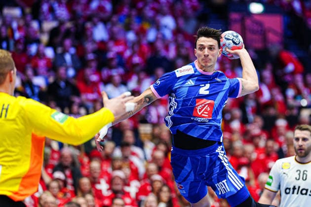 Wurf Tor Yanis Lenne (Frankreich, 02) DEN, Deutschland vs. Frankreich, Handball, EHF Europameisterschaft 2026, Hauptrunde, Spieltag 4, 28.01.2026 DEN, Deutschland vs. Frankreich, Handball, EHF Europameisterschaft 2026, Hauptrunde, Spieltag 4, 28.01.2026 Herning Copyright: xEibner-Pressefoto MarcelxvonxFehrnx EP_MFN