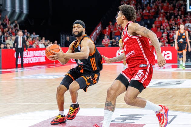 Lloyd Pandi (Rasta Vechta, 41), Demarcus Demonia (BMA365 Bamberg Baskets, 08), BMA365 Bamberg Baskets vs. Rasta Vechta, Basketball, easyCredit BBL, 2. Spieltag, 28.01.2026 BMA365 Bamberg Baskets vs. Rasta Vechta, Basketball, easyCredit BBL, 2. Spieltag, 28.01.2026 Bamberg Copyright: xEibner-Pressefoto G.xSantemizx EP_EER
