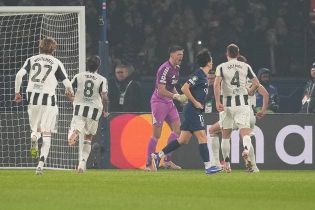 Nick Pope of Newcastle saves a penalty from Ousmane Dembele of PSG Paris Saint-Germain v Newcastle United, UEFA Champions League, Group Stage, Football, Parc des Princes, Paris, France - 28 Jan 2026Paris Parc des Princes France EDITORIAL USE ONLY No use with unauthorised audio, video, data, fixture lists, club league logos or live services. Online in-match use limited to 120 images, no video emulation. No use in betting, games or single club league player publications. Copyright: xDavexWinter Shutterstockx 16429499ac