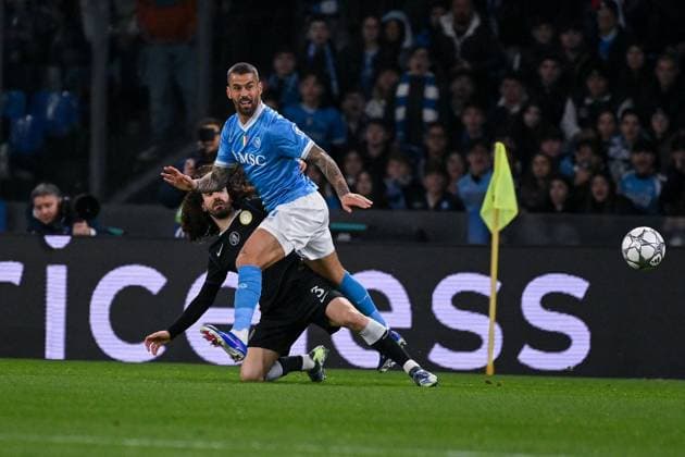 Marc Cucurella of Chelsea Football Club tackles Leonardo Spinazzola of Napoli Napoli v Chelsea, UEFA Champions League, Group Stage, Football, Diego Armando Maradona Stadium, Naples, Italy - 28 Jan 2026Naples Diego Armando Maradona Stadium Italy EDITORIAL USE ONLY No use with unauthorised audio, video, data, fixture lists, club league logos or live services. Online in-match use limited to 120 images, no video emulation. No use in betting, games or single club league player publications. Copyright: xGiuseppexFama Shutterstockx 16429500am