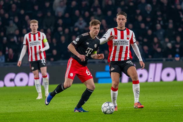 Zweikampf zwischen Joshua Kimmich (FC Bayern Muenchen, 06) und Joey Veerman (PSV Eindhoven, 23). PSV Eindhoven vs. FC Bayern Muenchen, Fussball, UEFA Champions League, 08. Spieltag, Saison 2025 2026, 28.01.2026 PSV Eindhoven vs. FC Bayern Muenchen, Fussball, UEFA Champions League, 08. Spieltag, Saison 2025 2026, 28.01.2026 Eindhoven Copyright: xEibner-Pressefoto ThomasxHaeslerx EP_THR