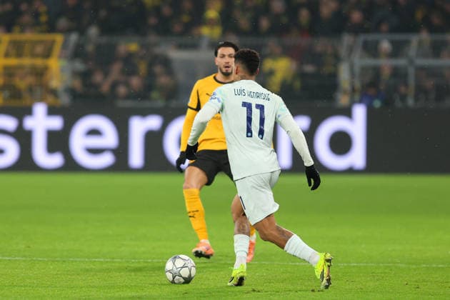 Zweikampf zwischen Luis Henrique (Inter Mailand) und Ramy Bensebaini (Borussia Dortmund) GER, Borussia Dortmund gegen Inter Mailand, Fussball, Champions League, 8.Spieltag, Spielzeit 2025 2026, 28.01.2026 DFL REGULATIONS PROHIBIT ANY USE OF PHOTOGRAPHS AS IMAGE SEQUENCES AND OR QUASI-VIDEO GER, Borussia Dortmund gegen Inter Mailand, Fussball, Champions League, 8.Spieltag, Spielzeit 2025 2026, 28.01.2026 Dortmund Copyright: xEibner-Pressefoto FrankxZeisingx EP_FZG