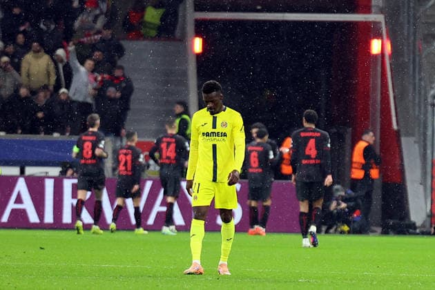 28.01.2026, xrekx, Fussball UEFA Champions League, Bayer 04 Leverkusen - FC Villareal v.l. Torjubel nach dem Tor zum celebrating the goal celebrate 2:0 durch Malik Tillman (Bayer 04 Leverkusen) Tani Oluwaseyi (FC Villarreal) enttaeuscht, enttäuscht, schaut enttaeuscht, traurig, frustriert, niedergeschlagen, disappointed, sad, frustrated (DFL DFB REGULATIONS PROHIBIT ANY USE OF PHOTOGRAPHS as IMAGE SEQUENCES and or QUASI-VIDEO) Leverkusen