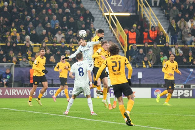 Kopfball Henrikh Mkhitaryan (Inter Mailand), Jobe Bellingham (Borussia Dortmund), Petar Sucic (Inter Mailand), Maximilian Beier (Borussia Dortmund) GER, Borussia Dortmund gegen Inter Mailand, Fussball, Champions League, 8.Spieltag, Spielzeit 2025 2026, 28.01.2026 DFL REGULATIONS PROHIBIT ANY USE OF PHOTOGRAPHS AS IMAGE SEQUENCES AND OR QUASI-VIDEO GER, Borussia Dortmund gegen Inter Mailand, Fussball, Champions League, 8.Spieltag, Spielzeit 2025 2026, 28.01.2026 Dortmund Copyright: xEibner-Pressefoto FrankxZeisingx EP_FZG