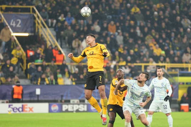 Jobe Bellingham (Borussia Dortmund) beim Kopfball GER, Borussia Dortmund gegen Inter Mailand, Fussball, Champions League, 8.Spieltag, Spielzeit 2025 2026, 28.01.2026 DFL REGULATIONS PROHIBIT ANY USE OF PHOTOGRAPHS AS IMAGE SEQUENCES AND OR QUASI-VIDEO GER, Borussia Dortmund gegen Inter Mailand, Fussball, Champions League, 8.Spieltag, Spielzeit 2025 2026, 28.01.2026 Dortmund Copyright: xEibner-Pressefoto FrankxZeisingx EP_FZG
