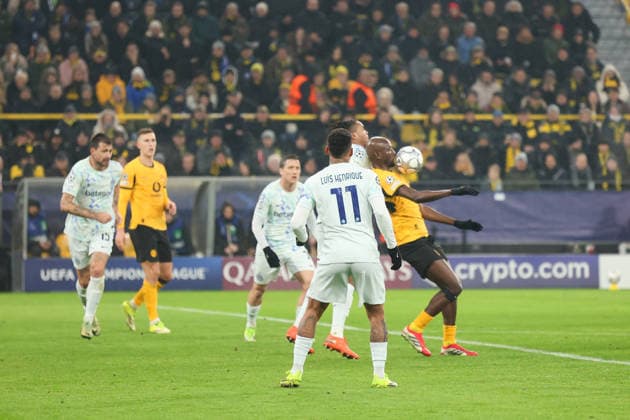 Serhou Guirassy (Borussia Dortmund) im Zweikampf mit Manuel Akanji (Inter Mailand) GER, Borussia Dortmund gegen Inter Mailand, Fussball, Champions League, 8.Spieltag, Spielzeit 2025 2026, 28.01.2026 DFL REGULATIONS PROHIBIT ANY USE OF PHOTOGRAPHS AS IMAGE SEQUENCES AND OR QUASI-VIDEO GER, Borussia Dortmund gegen Inter Mailand, Fussball, Champions League, 8.Spieltag, Spielzeit 2025 2026, 28.01.2026 Dortmund Copyright: xEibner-Pressefoto FrankxZeisingx EP_FZG