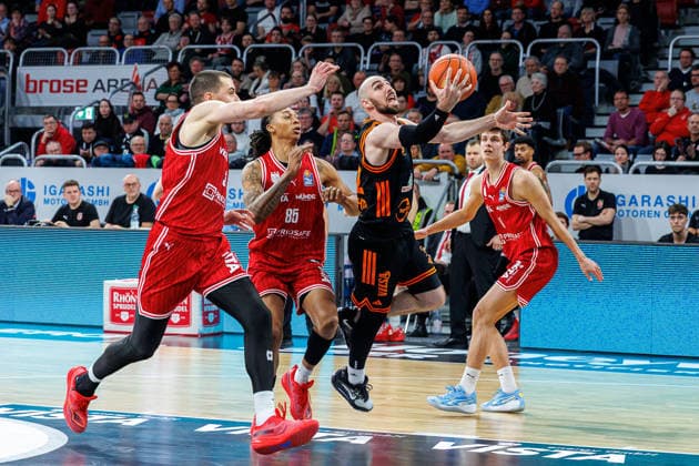 Daniel Keppeler (BMA365 Bamberg Baskets, 31), Austin Crowley (BMA365 Bamberg Baskets, 85), Tommy Kuhse (Rasta Vechta, 12), Richard Balint (BMA365 Bamberg Baskets, 11), BMA365 Bamberg Baskets vs. Rasta Vechta, Basketball, easyCredit BBL, 2. Spieltag, 28.01.2026 BMA365 Bamberg Baskets vs. Rasta Vechta, Basketball, easyCredit BBL, 2. Spieltag, 28.01.2026 Bamberg Copyright: xEibner-Pressefoto G.xSantemizx EP_EER