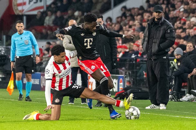 Zweikampf zwischen Noah Fernandez (PSV Eindhoven, 31) und Alphonso Davies (FC Bayern Muenchen, 19). PSV Eindhoven vs. FC Bayern Muenchen, Fussball, UEFA Champions League, 08. Spieltag, Saison 2025 2026, 28.01.2026 PSV Eindhoven vs. FC Bayern Muenchen, Fussball, UEFA Champions League, 08. Spieltag, Saison 2025 2026, 28.01.2026 Eindhoven Copyright: xEibner-Pressefoto ThomasxHaeslerx EP_THR