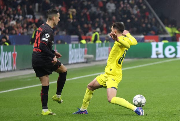 v.l. Lucas Vazques (Bayer Leverkusen, 21), Hugo Lopez (Villarreal CF 32) GER, Bayer 04 Leverkusen vs. Villarreal CF, Fussball, Champions League, 8. Spieltag, Spielzeit 2025 2026, 28.01.2026 GER, Bayer 04 Leverkusen vs. Villarreal CF, Fussball, Champions League, 8. Spieltag, Spielzeit 2025 2026, 28.01.2026 Leverkusen Copyright: xEibner-Pressefotox xThomasxStoeckerx EP_TSR