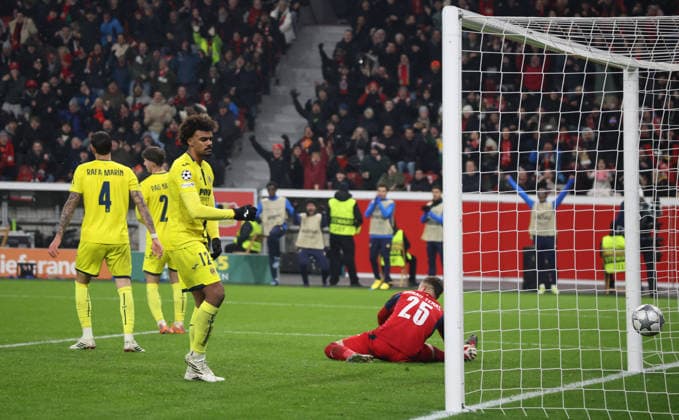 Arnau Tenas (Villarreal CF 25) geschlagen Tor zum 3:0 durch Alejandro Grimaldo (Bayer Leverkusen, 20) GER, Bayer 04 Leverkusen vs. Villarreal CF, Fussball, Champions League, 8. Spieltag, Spielzeit 2025 2026, 28.01.2026 GER, Bayer 04 Leverkusen vs. Villarreal CF, Fussball, Champions League, 8. Spieltag, Spielzeit 2025 2026, 28.01.2026 Leverkusen Copyright: xEibner-Pressefotox xThomasxStoeckerx EP_TSR