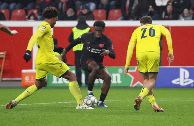v.l. Renato Veiga (Villarreal CF 12), Ernest Poku (Bayer Leverkusen, 19), Pau Navarro (Villarreal CF 26) GER, Bayer 04 Leverkusen vs. Villarreal CF, Fussball, Champions League, 8. Spieltag, Spielzeit 2025 2026, 28.01.2026 GER, Bayer 04 Leverkusen vs. Villarreal CF, Fussball, Champions League, 8. Spieltag, Spielzeit 2025 2026, 28.01.2026 Leverkusen Copyright: xEibner-Pressefotox xThomasxStoeckerx EP_TSR
