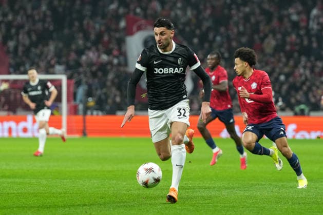 Vincenzo Grifo (SC Freiburg, 32) am Ball , Frankreich, Fussball, UEFA Europa League, 8.Spieltag, Ligaphase, 2025 2026, OSC Lille vs. SC Freiburg, 29.01.2026, Stade Pierre-Mauroy, Lille, Frankreich Lille Stade Pierre-Mauroy DÃ partements Nord, Hauts-de-Fra Frankreich Copyright: xArnexAmbergx