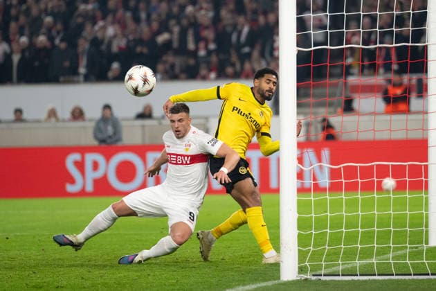 v. li. im Zweikampf Ermedin Demirovic (VfB Stuttgart, 09), Gregory Wuethrich (BSC Young Boys Bern, 05), Torchance, GER, VfB Stuttgart vs. BSC Young Boys Bern, Fussball, UEFA Europa League, Herren, 8. Spieltag, Spielzeit 2025 2026, 29.01.2026, GER, VfB Stuttgart vs. BSC Young Boys Bern, Fussball, UEFA Europa League, Herren, 8. Spieltag, Spielzeit 2025 2026, 29.01.2026 Stuttgart Copyright: xEibner-Pressefoto WolfgangxFrankx EP_WFK