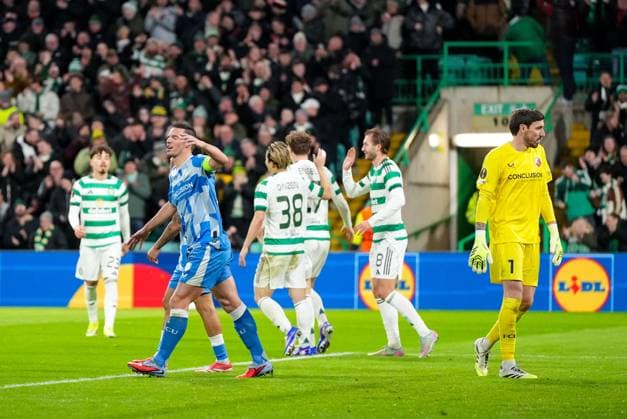 Nick Viergever of FC Utrecht reacts after scoring an own goal to give Celtic a 2-0 lead. Celtic v Utrecht, UEFA Europa League, Group Stage, Football, Celtic Park, Glasgow, UK - 29 Jan 2026Glasgow Celtic Park United Kingdom EDITORIAL USE ONLY No use with unauthorised audio, video, data, fixture lists, club league logos or live services. Online in-match use limited to 120 images, no video emulation. No use in betting, games or single club league player publications. Copyright: xStuartxWallace Shutterstockx 16445870aj