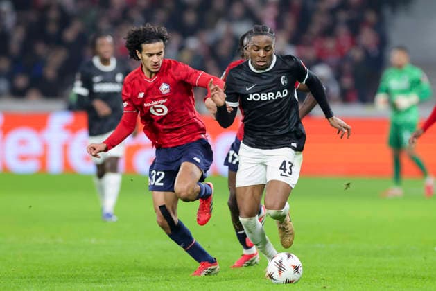 Ayyoub Bouaddi (OSC Lille) und Bruno Ogbus (SC Freiburg) kaempfen um den Ball, UEFA Europa League 2025 26 League Phase MD8, LOSC Lille v SC Freiburg, Stade Pierre Mauroy am 29. January 2026 in Lille, Frankreich. (Foto von Marco Steinbrenner DeFodi Images) Ayyoub Bouaddi (OSC Lille) und Bruno Ogbus (SC Freiburg) battle for the ball, UEFA Europa League 2025 26 League Phase MD8, LOSC Lille v SC Freiburg, Stade Pierre Mauroy, January 29, 2026 in Lille, France. (Photo by Marco Steinbrenner DeFodi Images) -
