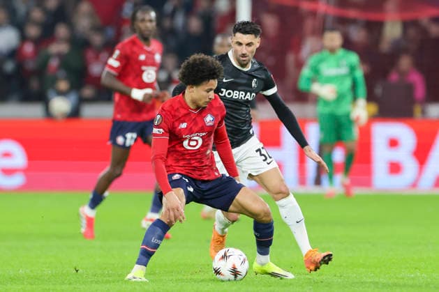 Tiago Santos (OSC Lille) und Vincenzo Grifo (SC Freiburg) kaempfen um den Ball, UEFA Europa League 2025 26 League Phase MD8, LOSC Lille v SC Freiburg, Stade Pierre Mauroy am 29. January 2026 in Lille, Frankreich. (Foto von Marco Steinbrenner DeFodi Images) Tiago Santos (OSC Lille) und Vincenzo Grifo (SC Freiburg) battle for the ball, UEFA Europa League 2025 26 League Phase MD8, LOSC Lille v SC Freiburg, Stade Pierre Mauroy, January 29, 2026 in Lille, France. (Photo by Marco Steinbrenner DeFodi Images) -
