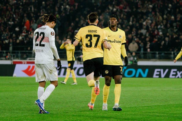 Torschuetze zum 1-2, Armin Gigovic (Young Boys Bern, 37), klatscht mit Joel Monteiro (Young Boys Bern, 77) ab, GER, VfB Stuttgart vs. Young Boys Bern, Fussball, Europa League, Spieltag 8, Spielzeit 2025 2026, 29.01.2026, GER, VfB Stuttgart vs. Young Boys Bern, Fussball, Europa League, Spieltag 8, Spielzeit 2025 2026, 29.01.2026, Stuttgart Copyright: xEibner-Pressefoto EdwardxCheungx EP_ECG