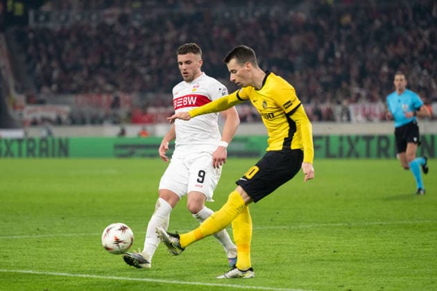v.li. Ermedin Demirovic (VfB Stuttgart, 09), Sandro Lauper (BSC Young Boys Bern, 30) GER, VfB Stuttgart vs. BSC Young Boys Bern, Fussball, UEFA Europa League, Herren, 8. Spieltag, Spielzeit 2025 2026, 29.01.2026, GER, VfB Stuttgart vs. BSC Young Boys Bern, Fussball, UEFA Europa League, Herren, 8. Spieltag, Spielzeit 2025 2026, 29.01.2026 Stuttgart Copyright: xEibner-Pressefoto WolfgangxFrankx EP_WFK