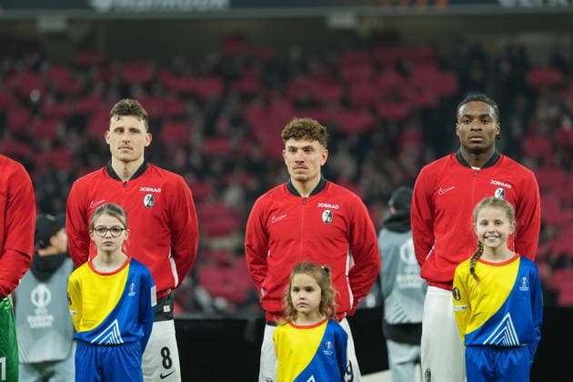 Maximilian Eggestein (SC Freiburg, 08), Philipp Treu (SC Freiburg, 29), Bruno Ogbus (SC Freiburg, 43) , Frankreich, Fussball, UEFA Europa League, 8.Spieltag, Ligaphase, 2025 2026, OSC Lille vs. SC Freiburg, 29.01.2026, Stade Pierre-Mauroy, Lille, Frankreich Lille Stade Pierre-Mauroy DÃ partements Nord, Hauts-de-Fra Frankreich Copyright: xArnexAmbergx