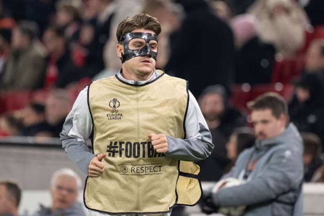 Ramon Hendriks (VfB Stuttgart, 03) beim aufwaermen mit Maske. GER, VfB Stuttgart vs. BSC Young Boys Bern, Fussball, UEFA Europa League, Herren, 8. Spieltag, Spielzeit 2025 2026, 29.01.2026, GER, VfB Stuttgart vs. BSC Young Boys Bern, Fussball, UEFA Europa League, Herren, 8. Spieltag, Spielzeit 2025 2026, 29.01.2026 Stuttgart Copyright: xEibner-Pressefoto WolfgangxFrankx EP_WFK